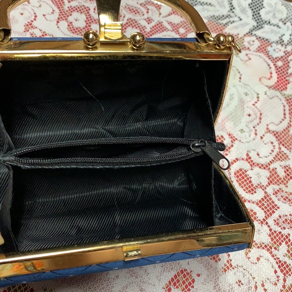 Cute brass and rhinestone purse - Picture 9 of 17